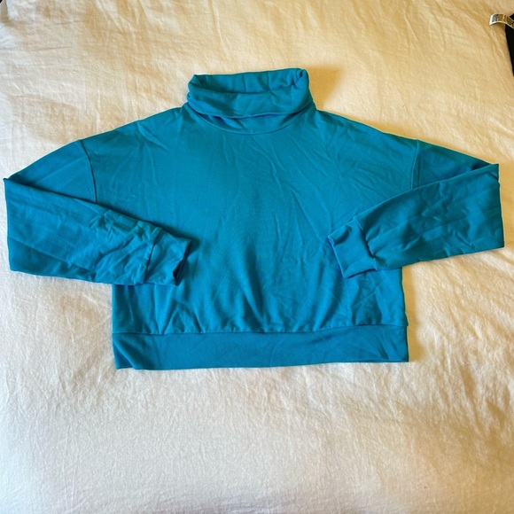 Beyond Yoga All Time Blue Blow Turtleneck Cropped Pullover Size L - Picture 4 of 7